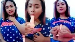 Mbak iyem Sepong Dildo Jepitin di Toketnya Video by simontok