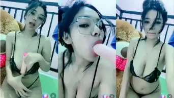 Cewek Berkamata Ngemut Dildo Live Video by xHamster