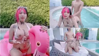 Tiktokers Toge Ngentot di Kolam Renang Video by TubeV