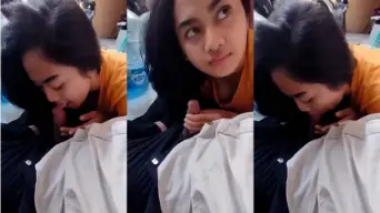 Cewe Cakep Sepong Kontol Depan Kost Video by BOKEPSIN