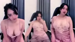 Dhea Cantik Seksi Lingerie Pink Mempesona Video by PlayBokep