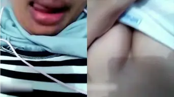 Cewek Hijab Melet Mainin Susu Video by Indo18 Cewek Hijab Melet Mainin Susu Video by Indo18